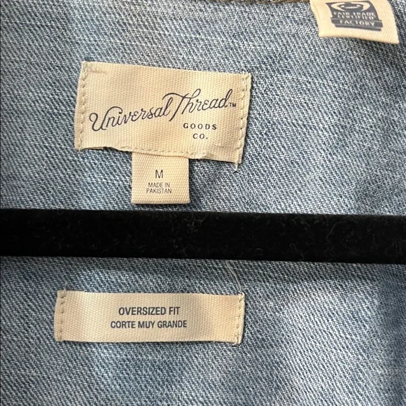 Universal Thread Light Blue Barn Denim Jacket - Picture 2 of 3